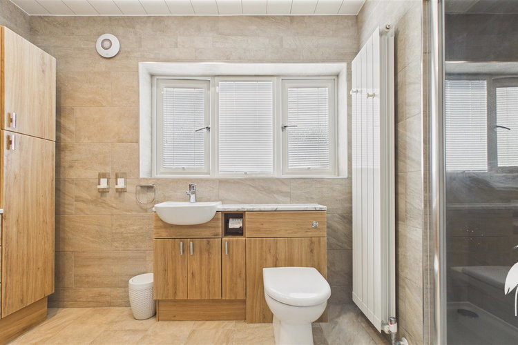 En-Suite Shower Room - Picture 21 of 43