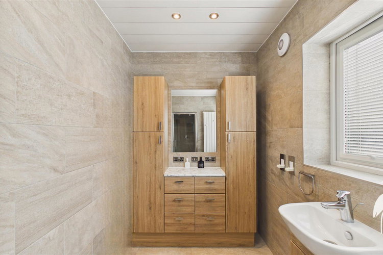 En-Suite Shower Room - Picture 23 of 43
