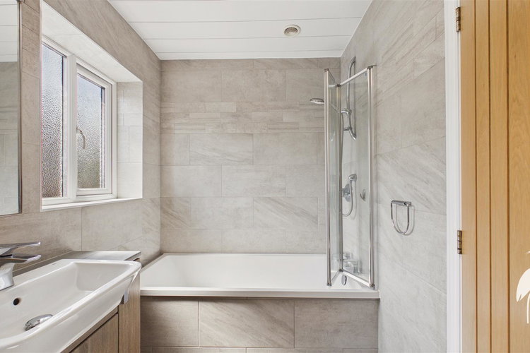 Bathroom - Picture 34 of 43