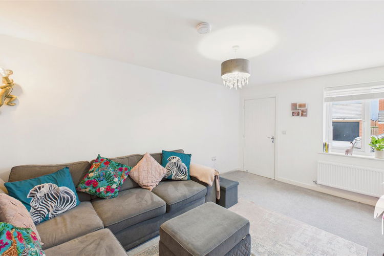 Lounge - Picture 2 of 23