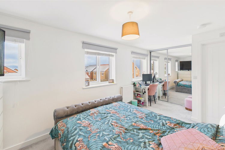 Principle Bedroom - Picture 11 of 23