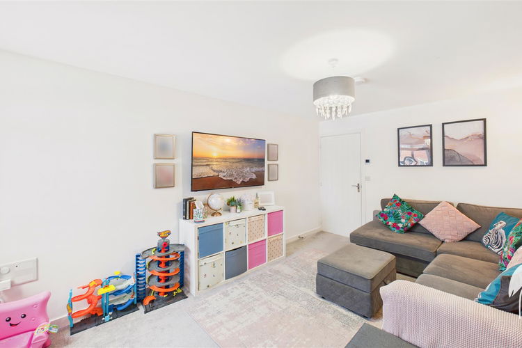 Lounge - Picture 3 of 23