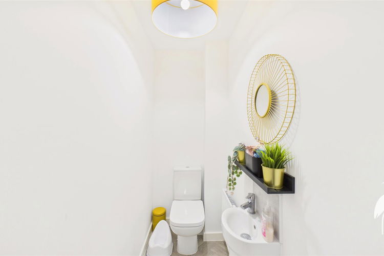 Downstairs WC - Picture 8 of 23