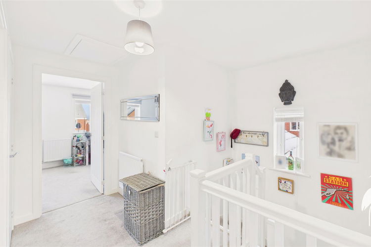 First Floor Landing - Picture 9 of 23