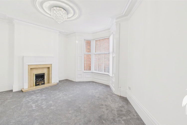 Lounge - Picture 2 of 28