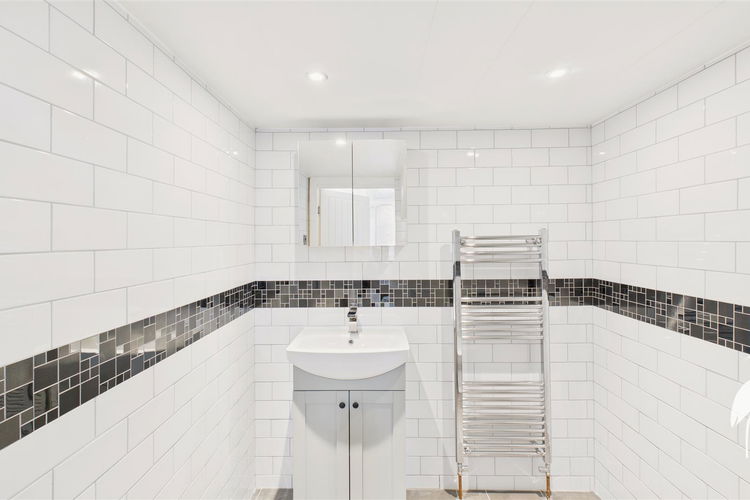 Ground Floor WC - Picture 13 of 28