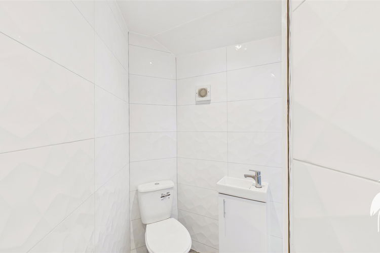 En Suite Shower Room - Picture 19 of 28