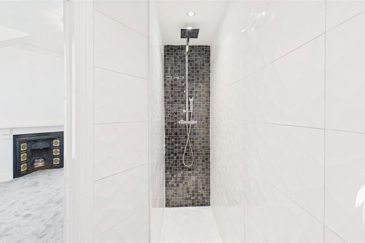 En Suite Shower Room - Picture 20 of 28