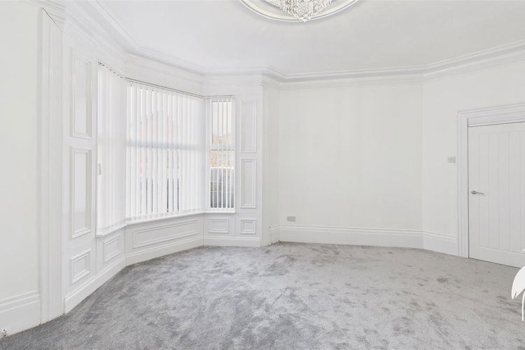 Lounge - Picture 3 of 28