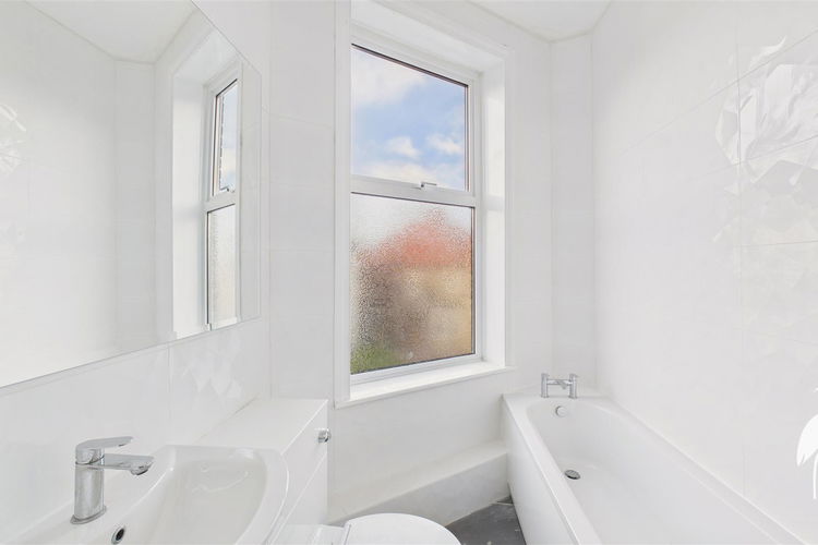 Bathroom - Picture 26 of 28