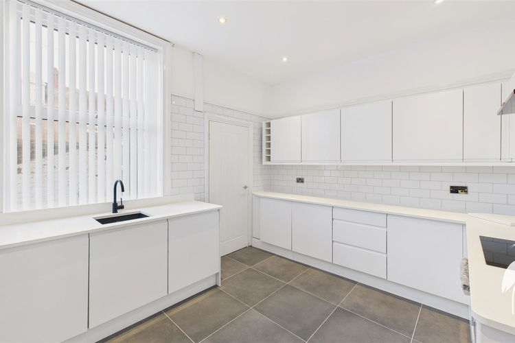 Kitchen - Picture 4 of 28