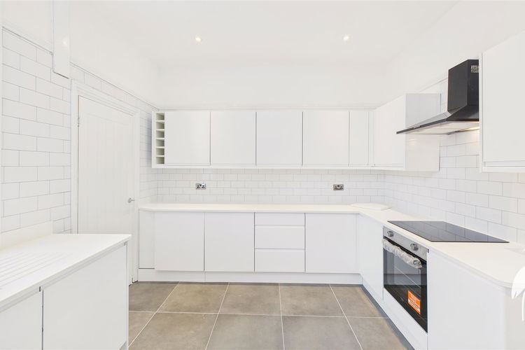 Kitchen - Picture 5 of 28