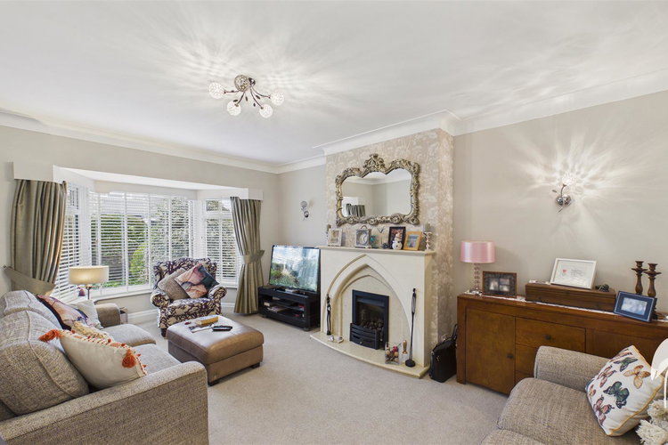 Lounge - Picture 2 of 36