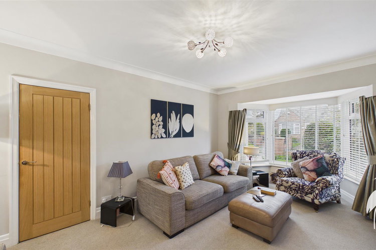 Lounge - Picture 3 of 36