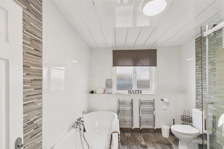 Bathroom - Picture 28 of 36