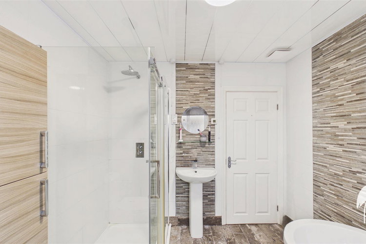 Bathroom - Picture 30 of 36