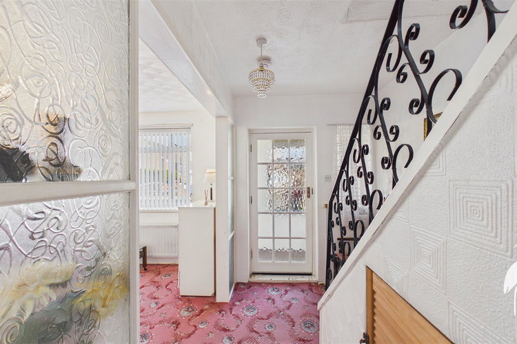 Hall - Picture 11 of 21