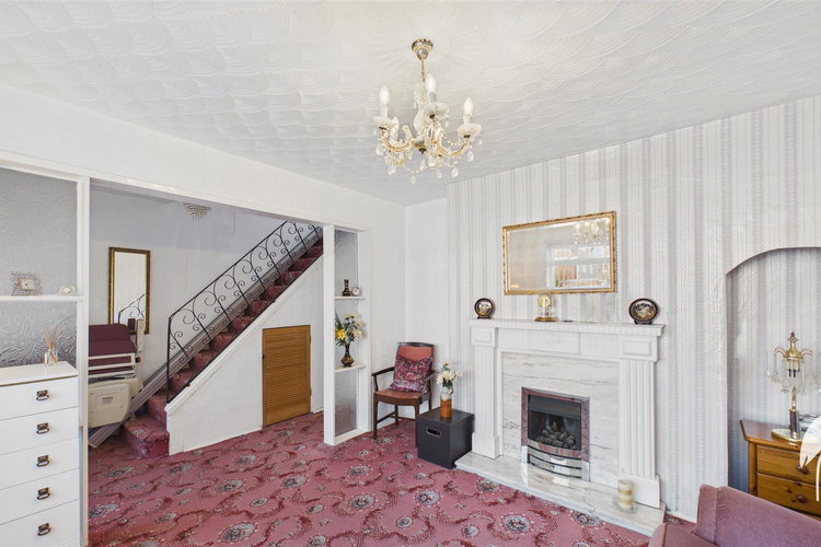 Lounge - Picture 4 of 21