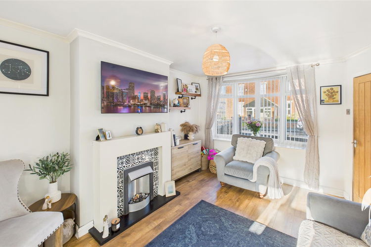 Lounge - Picture 2 of 21