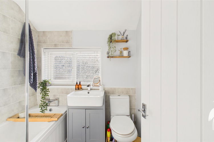 Bathroom - Picture 15 of 21