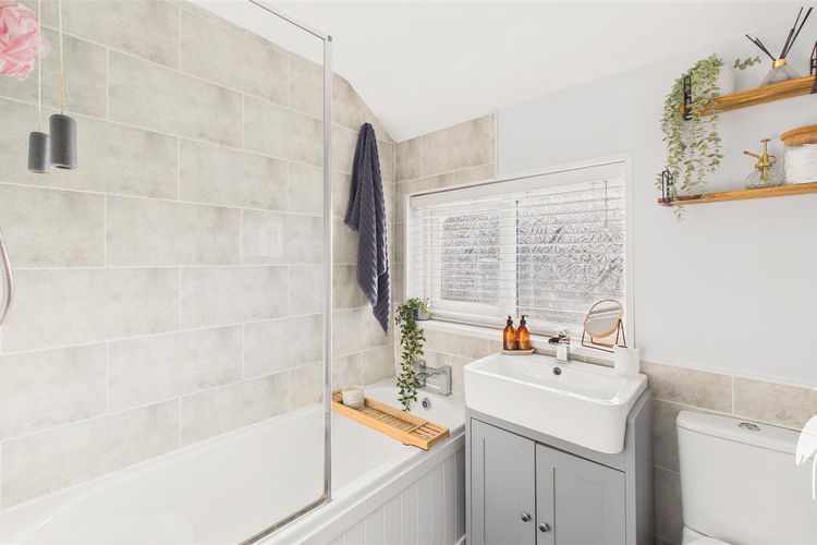 Bathroom - Picture 16 of 21