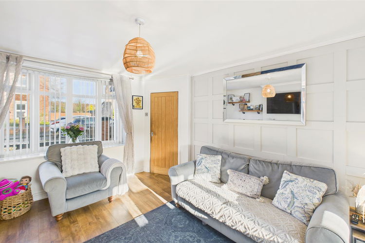 Lounge - Picture 3 of 21