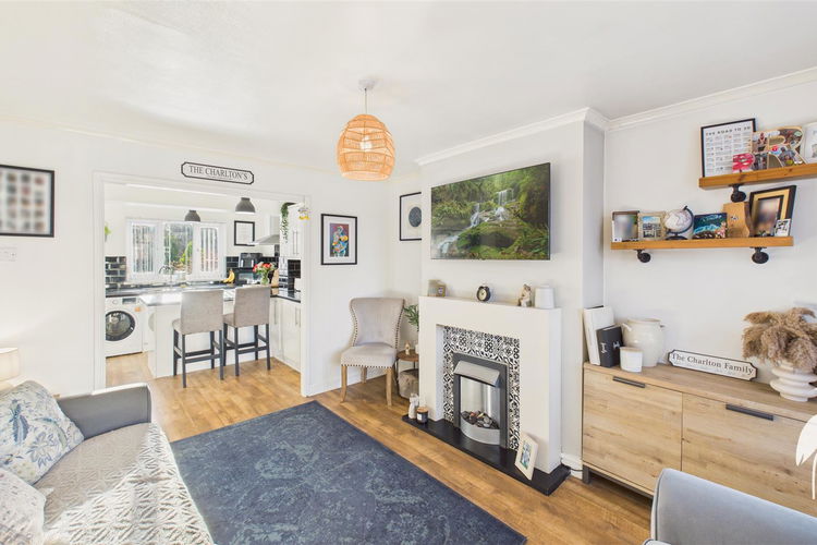 Lounge - Picture 4 of 21