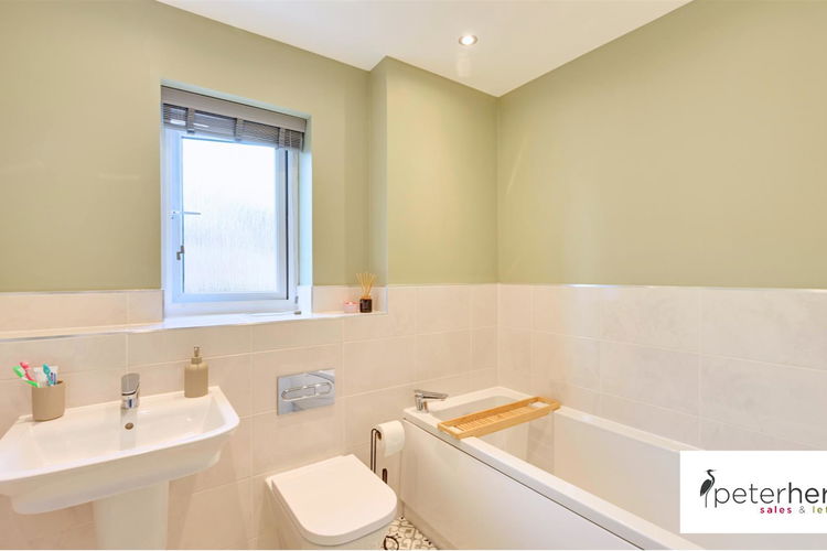 Family Bathroom - Picture 29 of 35