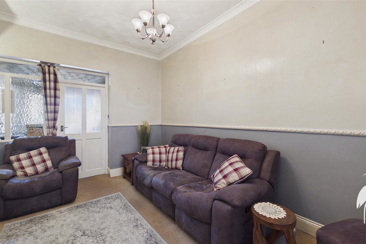 Lounge - Picture 4 of 19