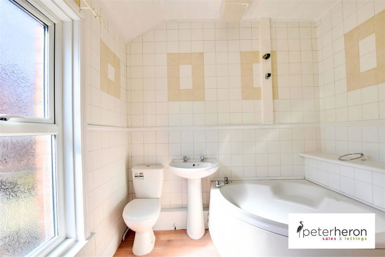 En Suite Bathroom - Picture 22 of 28