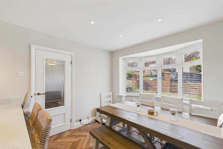 Dining space - Picture 11 of 28