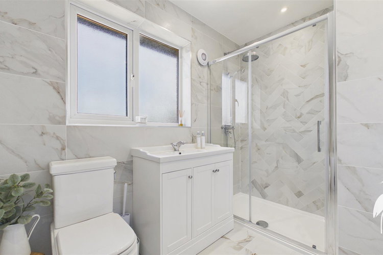 Bathroom - Picture 25 of 28
