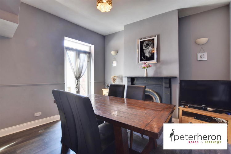 Dining Room - Picture 6 of 19