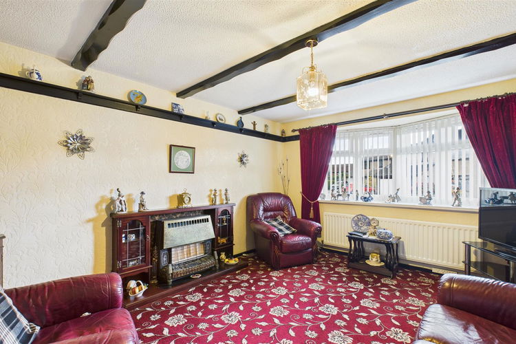 Lounge - Picture 2 of 16