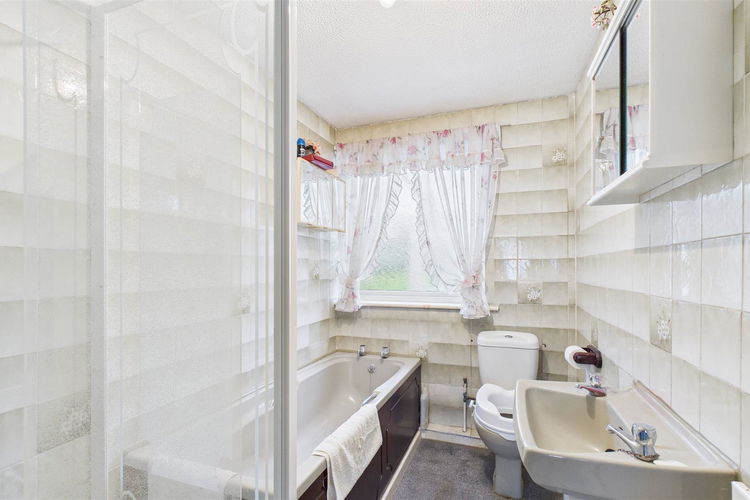 Bathroom - Picture 13 of 16