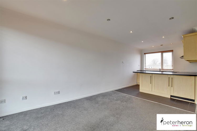 Living Room - Picture 4 of 10