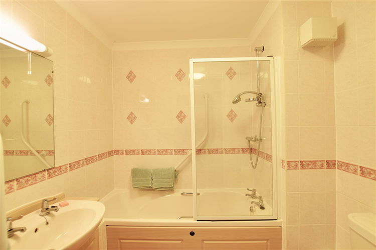 Bathroom - Picture 8 of 16