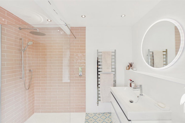 En Suite Shower Room - Picture 38 of 65