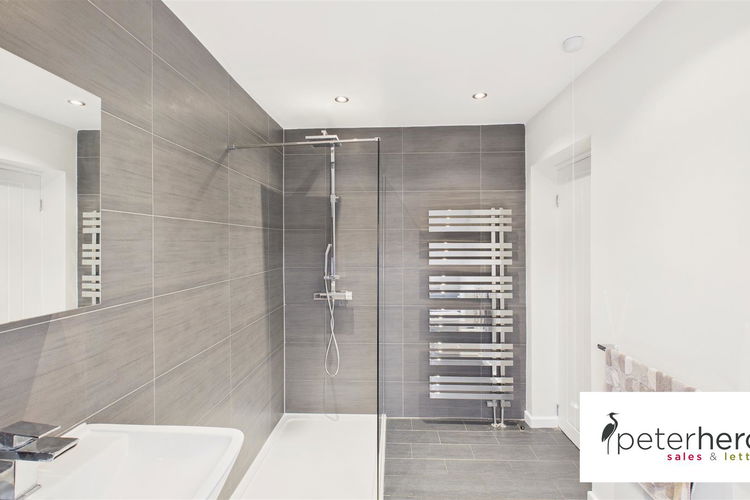 En Suite Shower Room - Picture 24 of 42