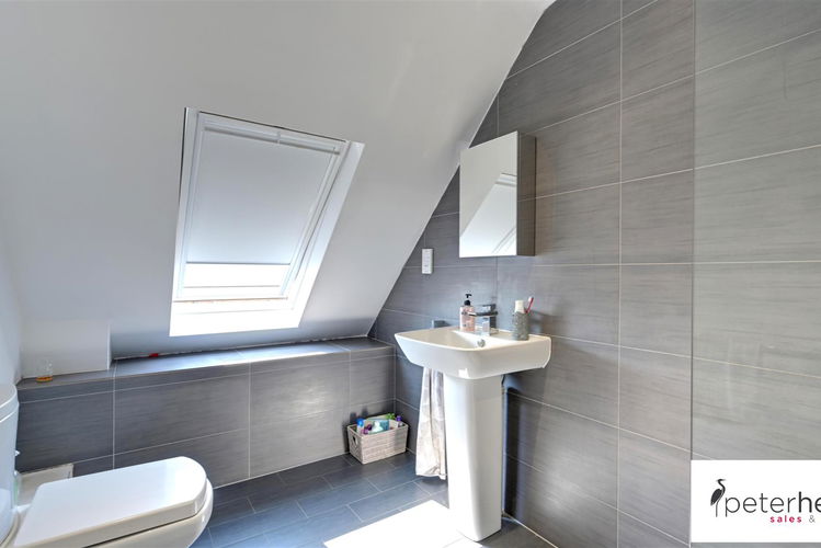 En Suite - Picture 9 of 16