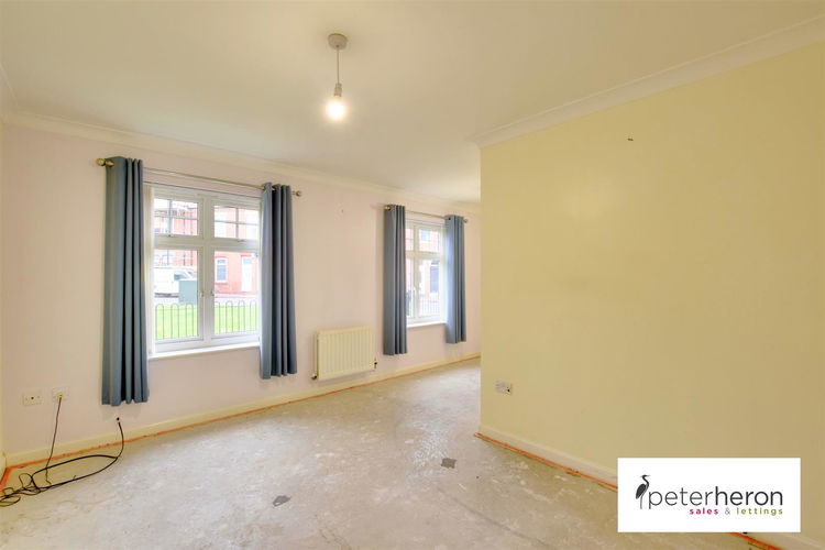 Open Plan Lounge/Diner - Picture 2 of 11