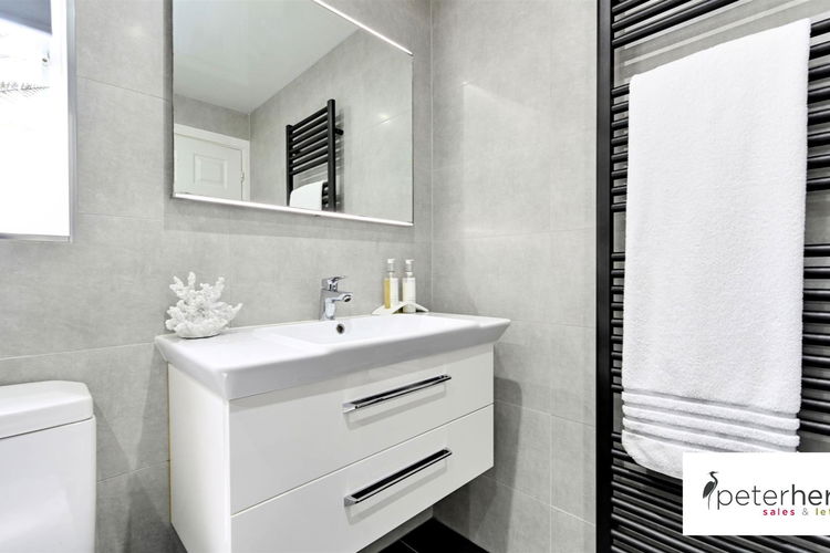 Bathroom - Picture 28 of 35