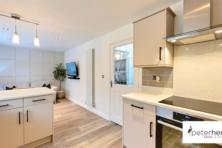 Breakfasting Kitchen & Family Area - Picture 7 of 35
