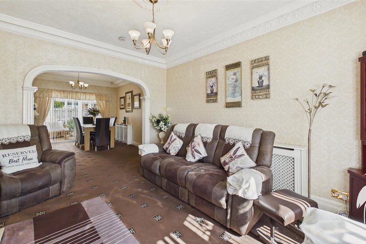 Lounge/Dining Room - Picture 3 of 26