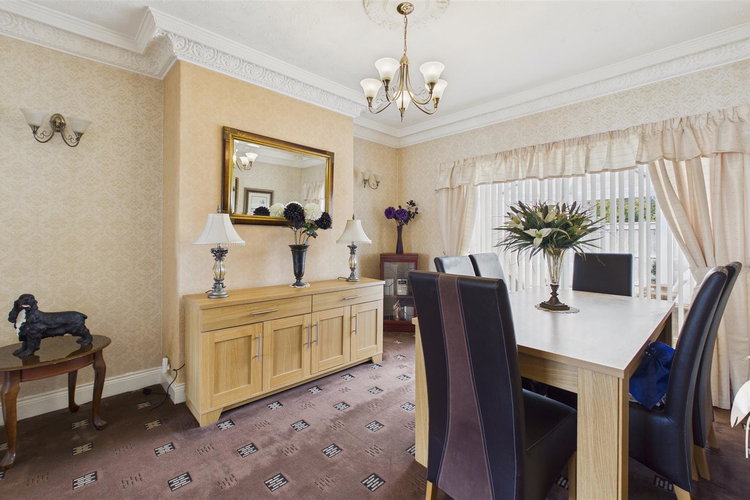 Lounge/Dining Room - Picture 4 of 26