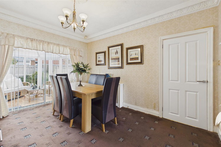 Lounge/Dining Room - Picture 5 of 26