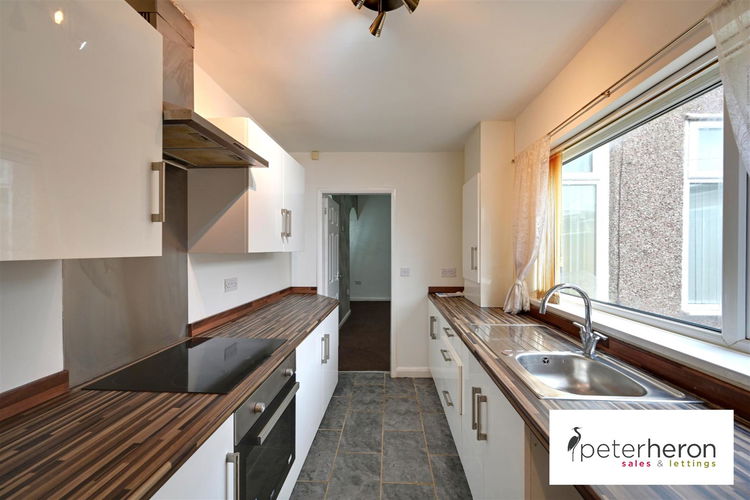 Kitchen - Picture 4 of 10