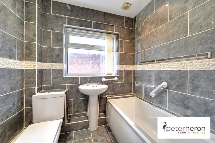 Bathroom - Picture 5 of 10