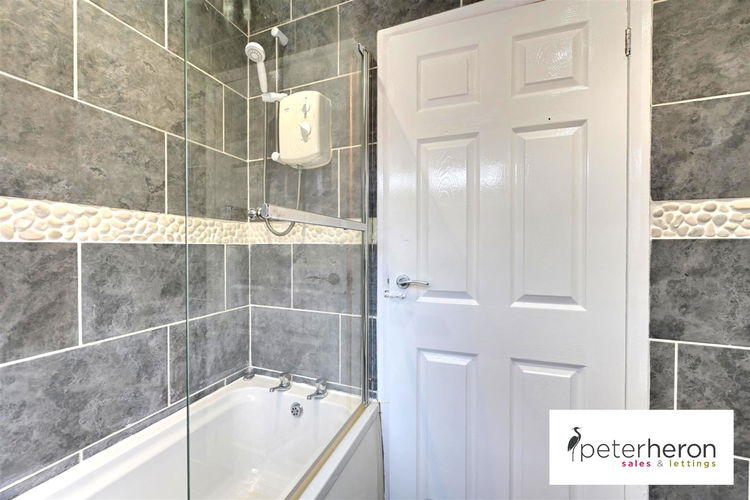 Bathroom - Picture 6 of 10