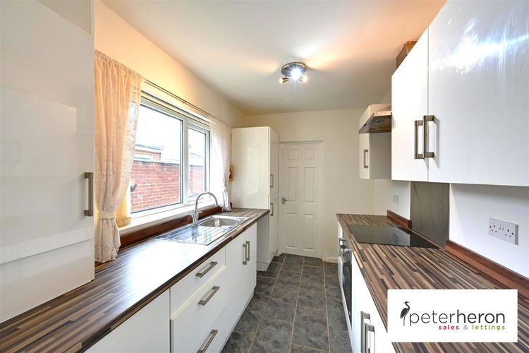 Kitchen - Picture 3 of 10